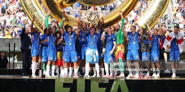 蒂芙尼祝贺切尔西夺得国际足联俱乐部世界杯奖杯