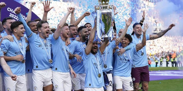 欧冠生死局！比利亚雷主场死磕曼城，残阵防线能否扛住哈兰德狂轰？