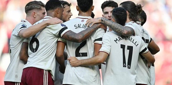 联赛杯狂欢夜！曼城阿森纳切尔西携手晋级，利物浦热刺爆冷被淘汰