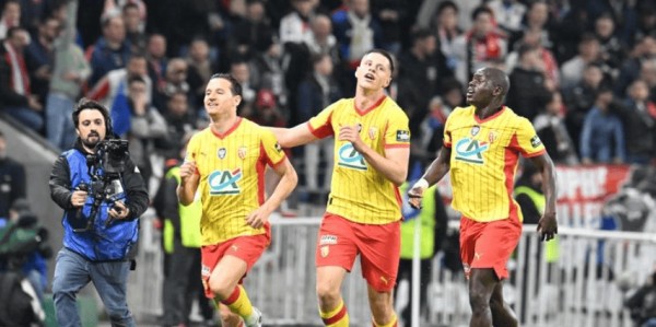 6-7！1-3！疯狂一夜，里昂惨遭淘汰，热刺5连败，澳大利亚女足狂胜